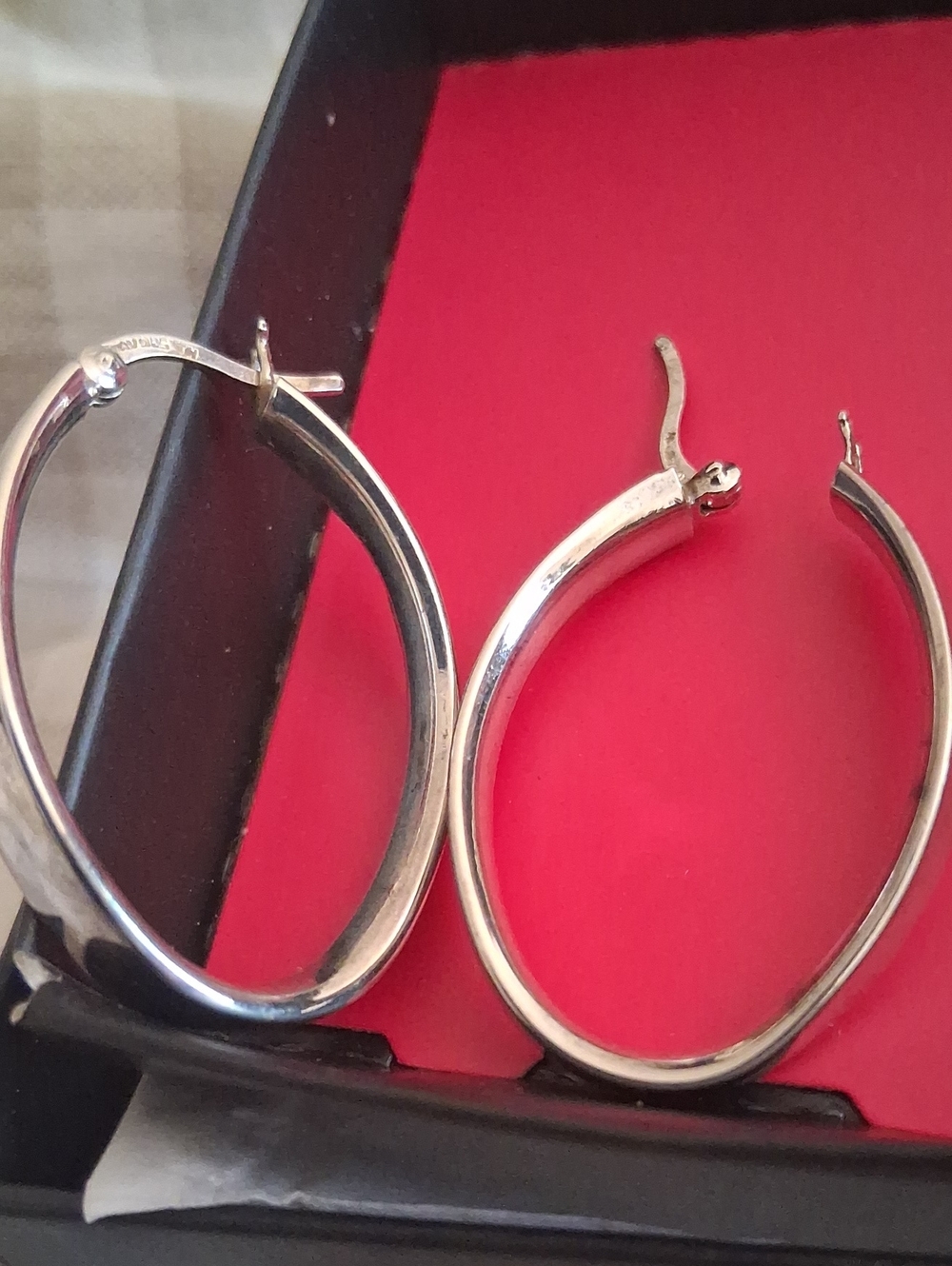 Elegant Gold Hoop Metal Earrings - Picture 5 of 7